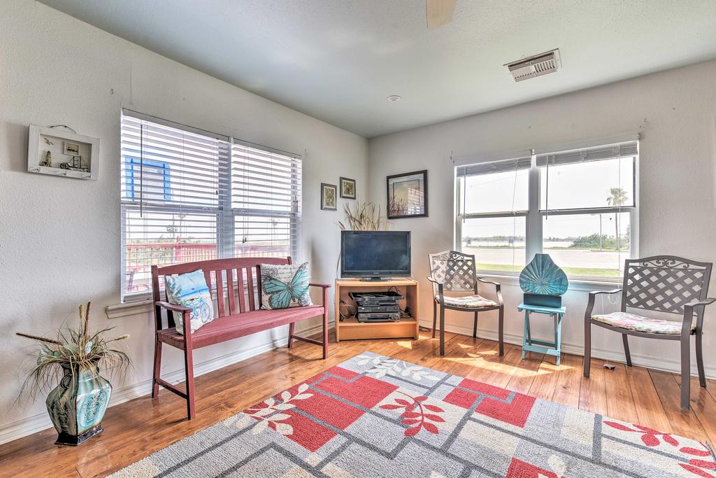 Surfside Beach Home With Large Deck, 1 Block To Beach - thumb 3