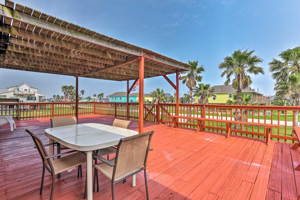 Surfside Beach Home With Large Deck, 1 Block To Beach - thumb 1
