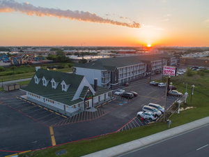 The Crossroads Hotel And Suites Irving