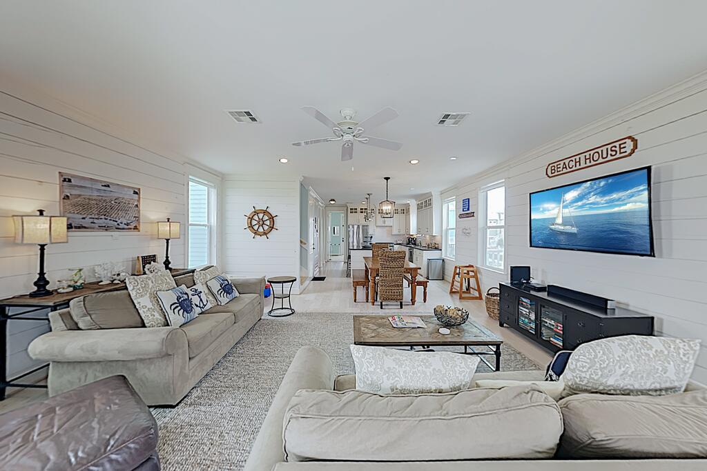 The Water House: New Home W/ Decks, Walk To Beach! Home