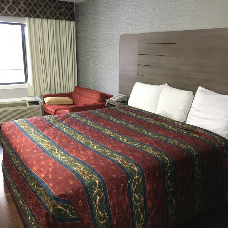 Travel Inn & Suites - thumb 3