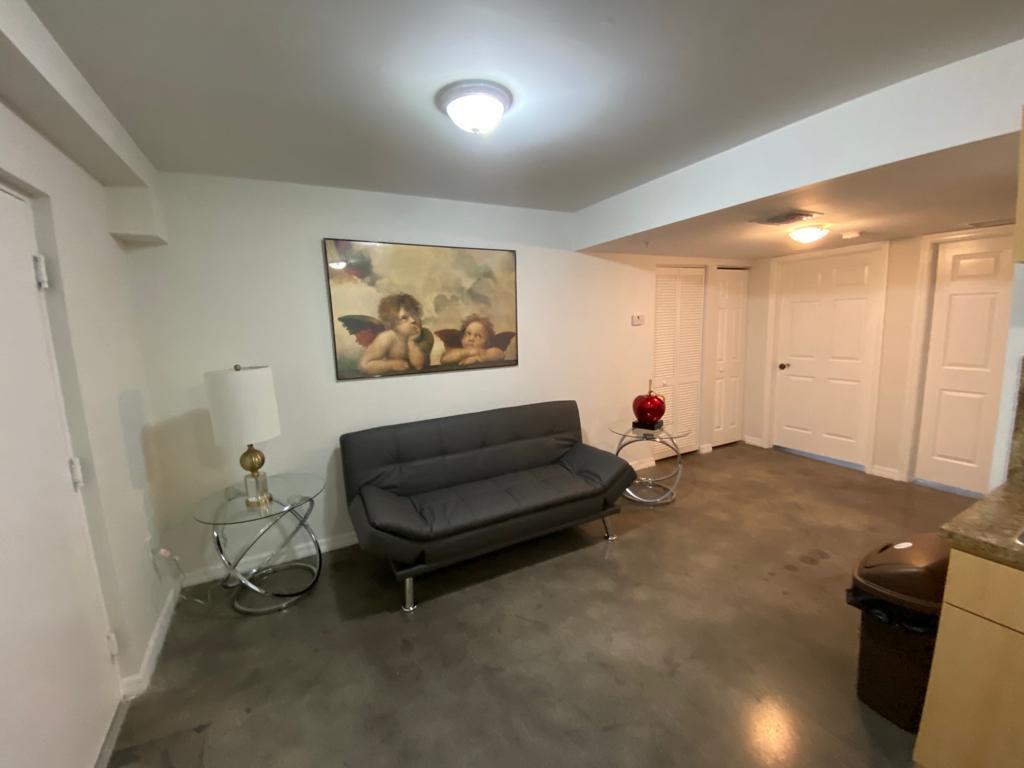Triangle Suites - thumb 1