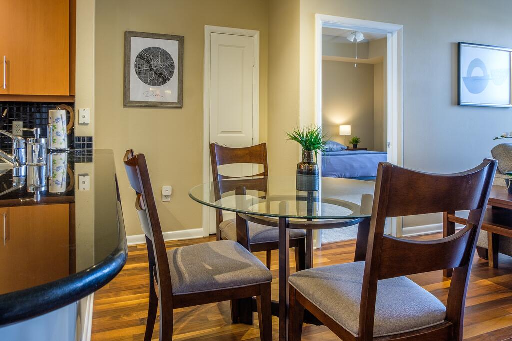 Upscale Downtown Apts With Wifi By Frontdesk - thumb 3