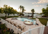 Villa Carota - 6 bedrooms and a Casitas Accommodation Texas