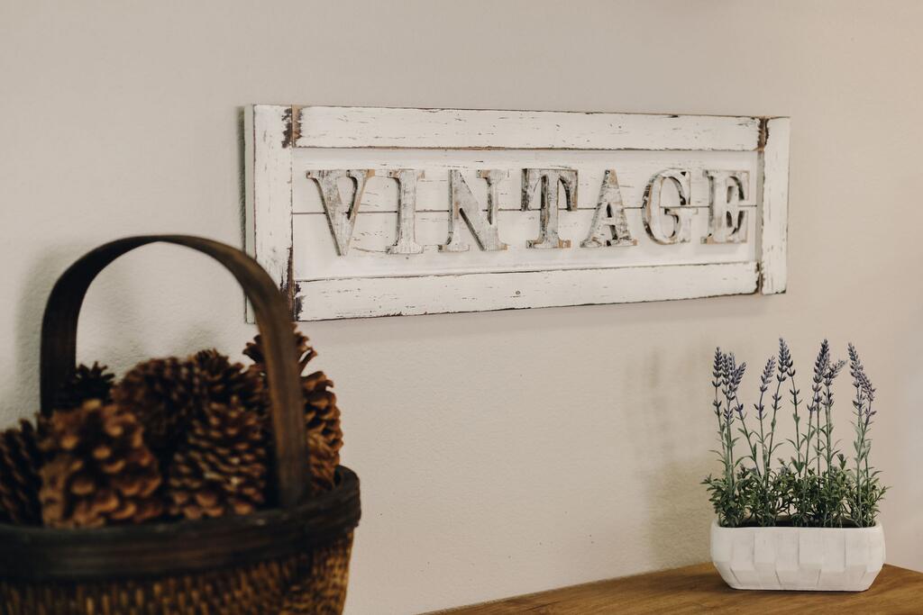 Vintage Lakeside Inn - thumb 1