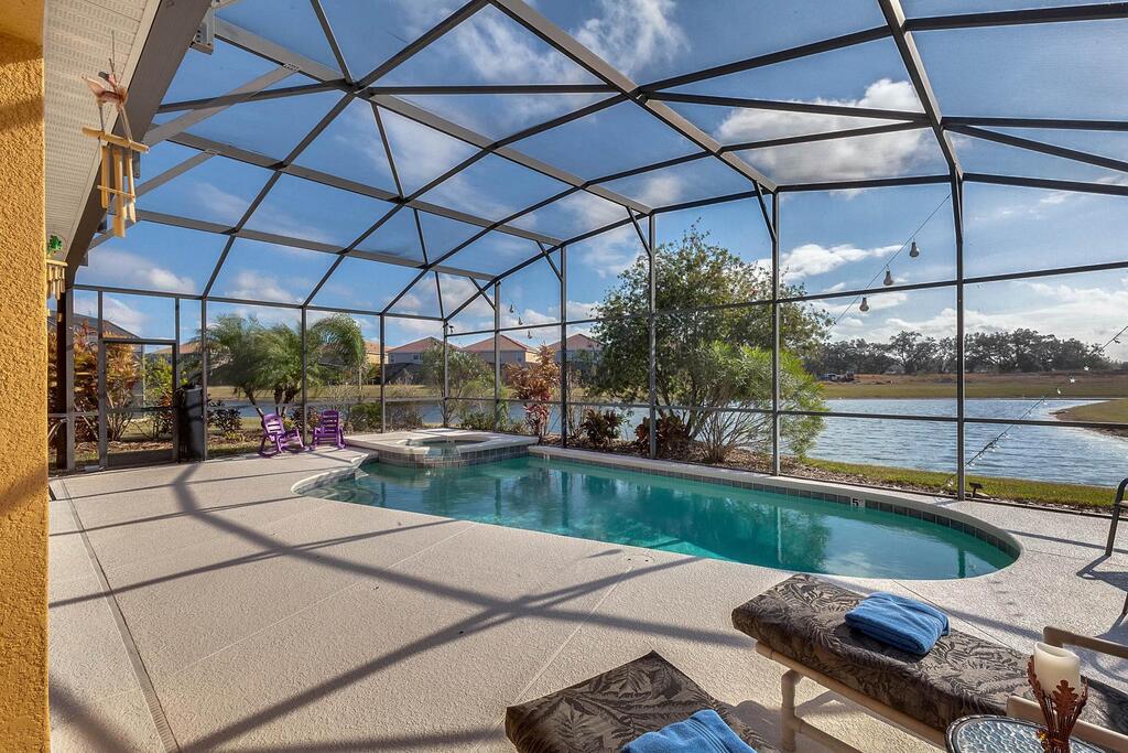 VP2534DC - 5 Beds Pool & Spa Home - Lake View - thumb 0