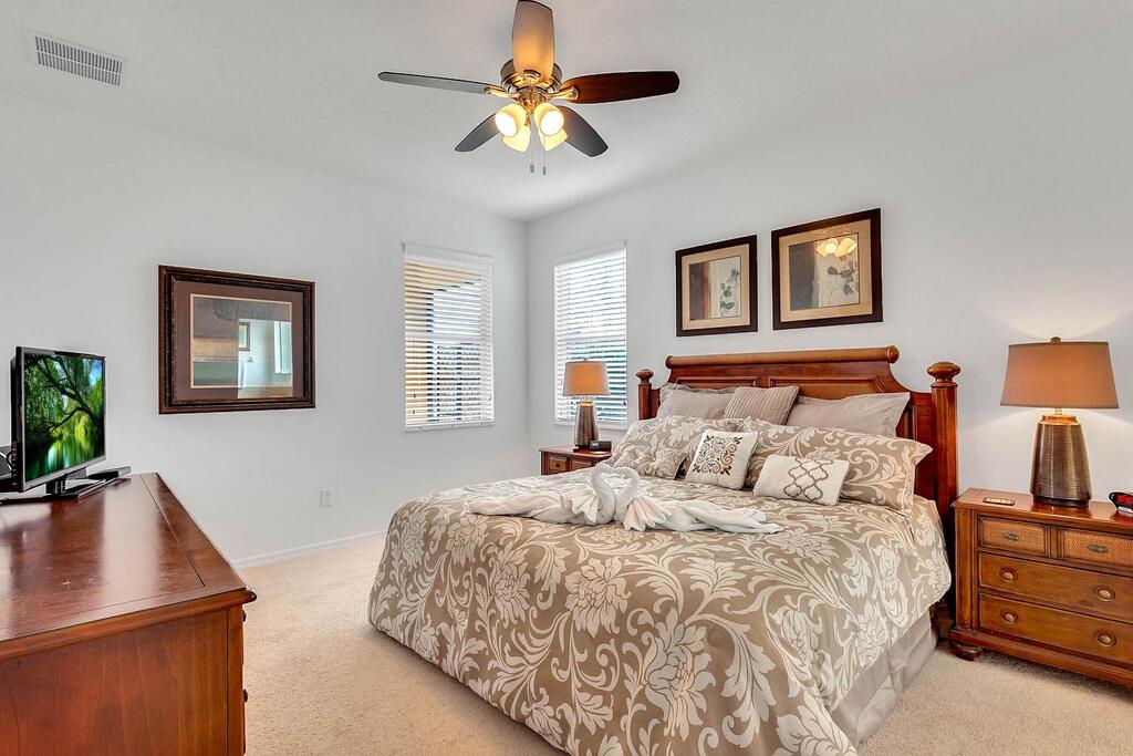 VP2534DC - 5 Beds Pool & Spa Home - Lake View - thumb 1