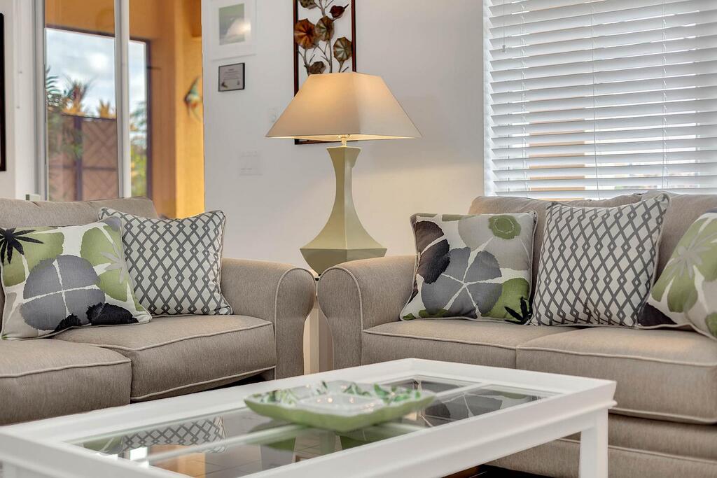 VP2534DC - 5 Beds Pool & Spa Home - Lake View - thumb 2