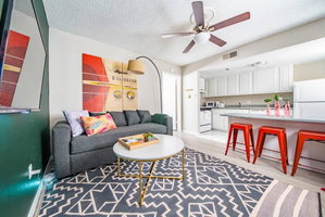 WanderJaunt - North University Apts