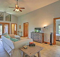 Waterfront Cedar Creek Lake Home with Booking Special - Accommodation Texas