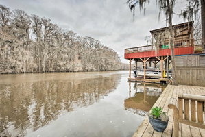 Waterfront Karnack Home With Deck & Boathouse!