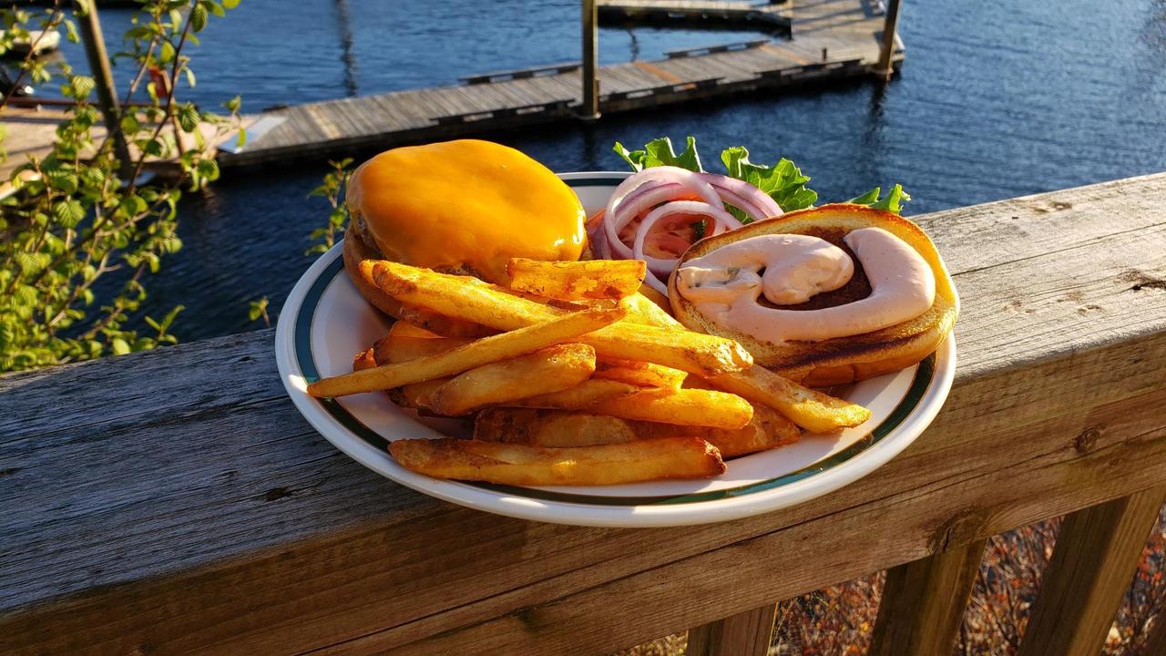 Edgewater Inn Restaurant & Marina - thumb 11