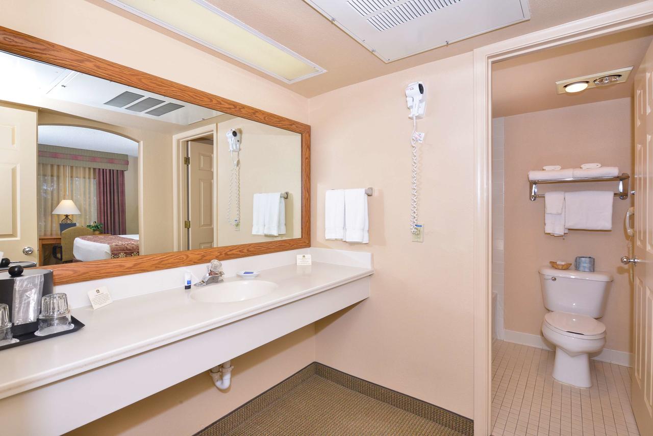 Best Western Plus King's Inn And Suites - thumb 10