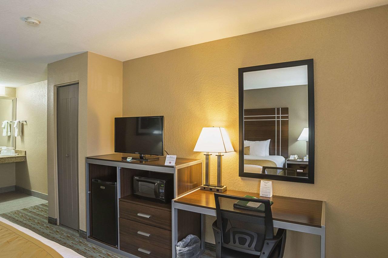 Quality Inn Phoenix - thumb 8