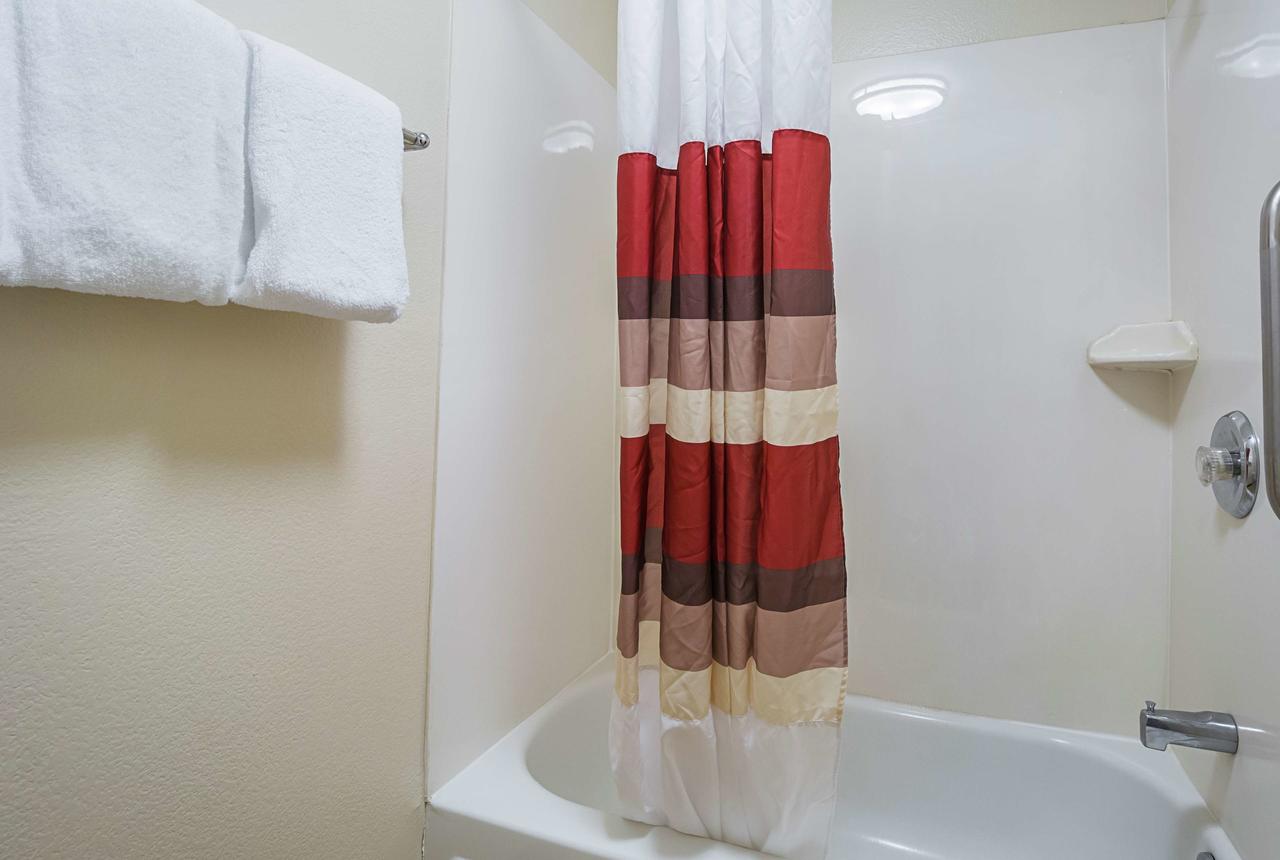 Red Roof Inn PLUS + Phoenix West - thumb 22
