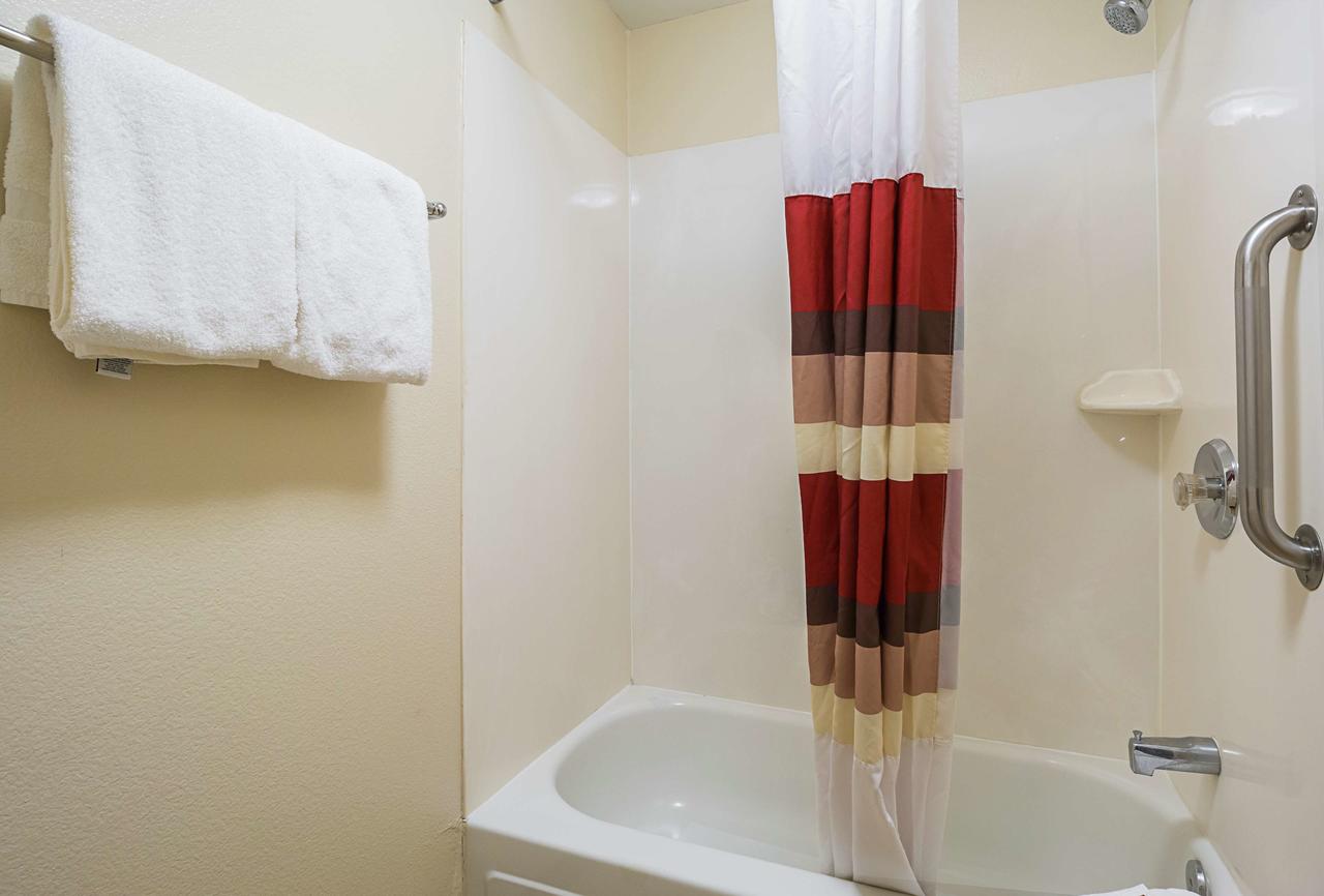 Red Roof Inn PLUS + Phoenix West - thumb 7