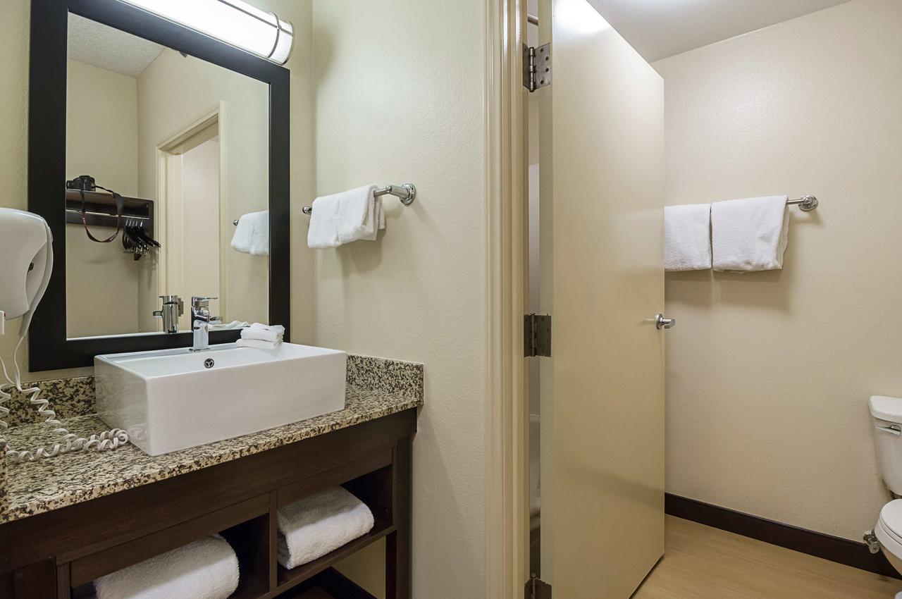 Red Roof Inn PLUS + Phoenix West - thumb 26
