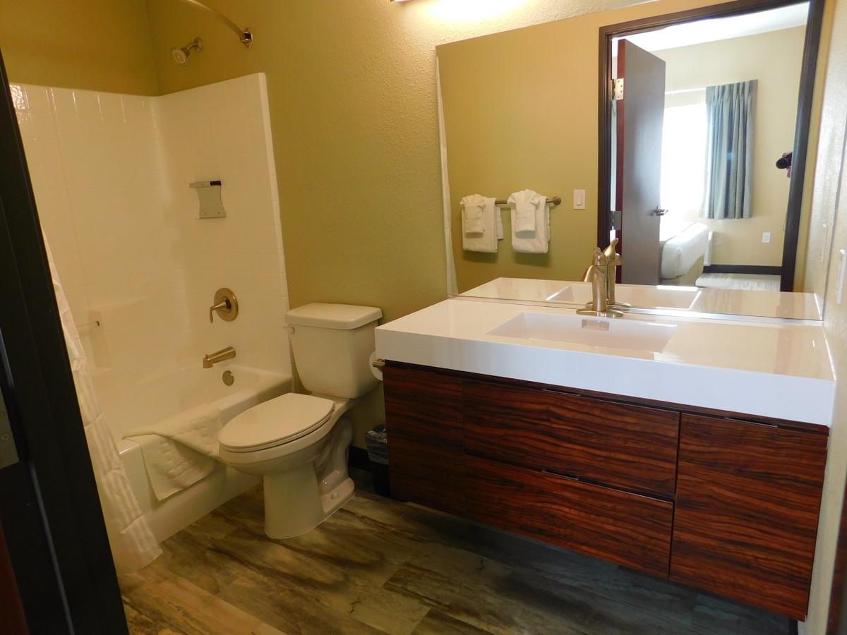 Island Suites - thumb 7