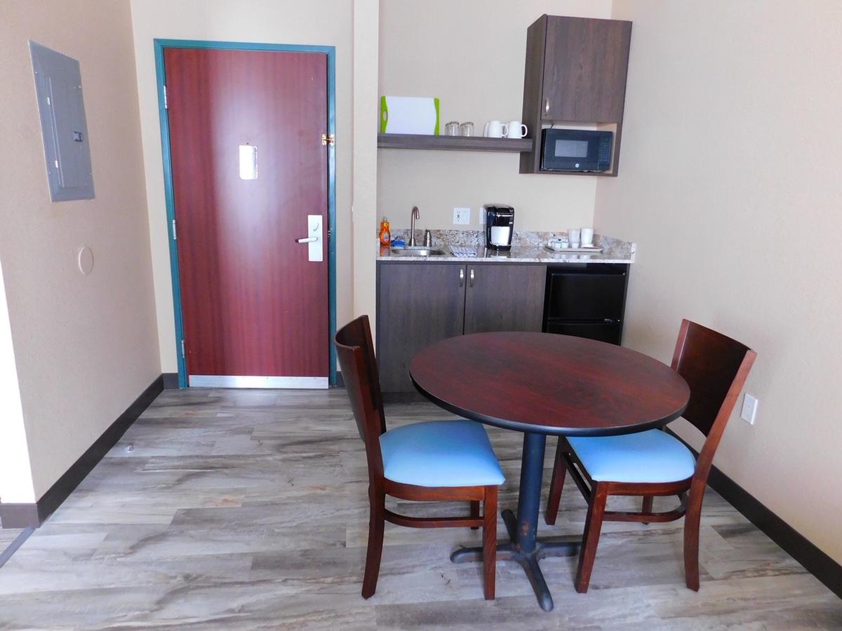 Island Suites - thumb 6