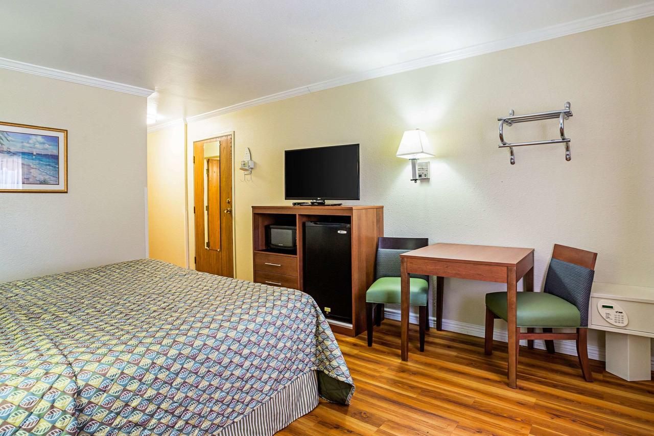 Rodeway Inn & Suites Lake Havasu City - thumb 13