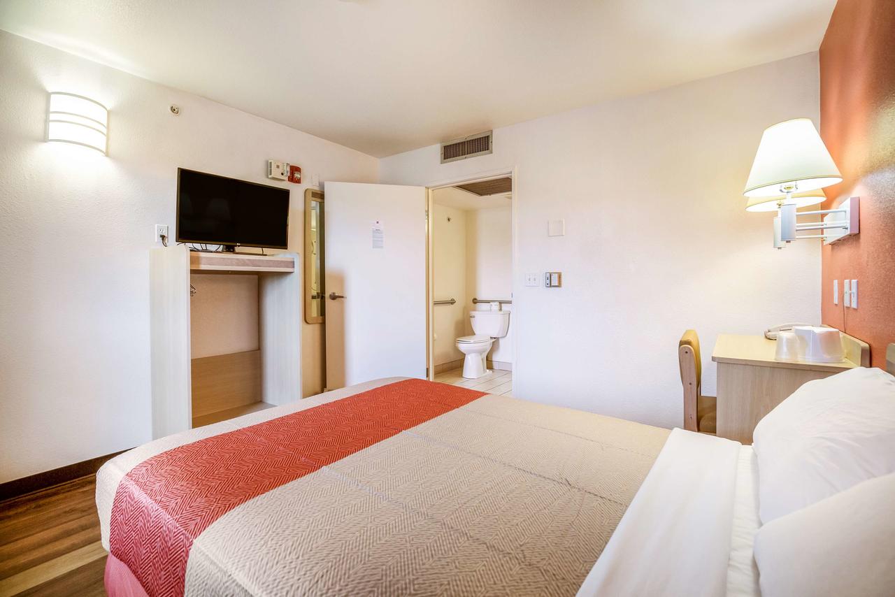 Motel 6 Kingman, AZ - Route 66 East - thumb 34