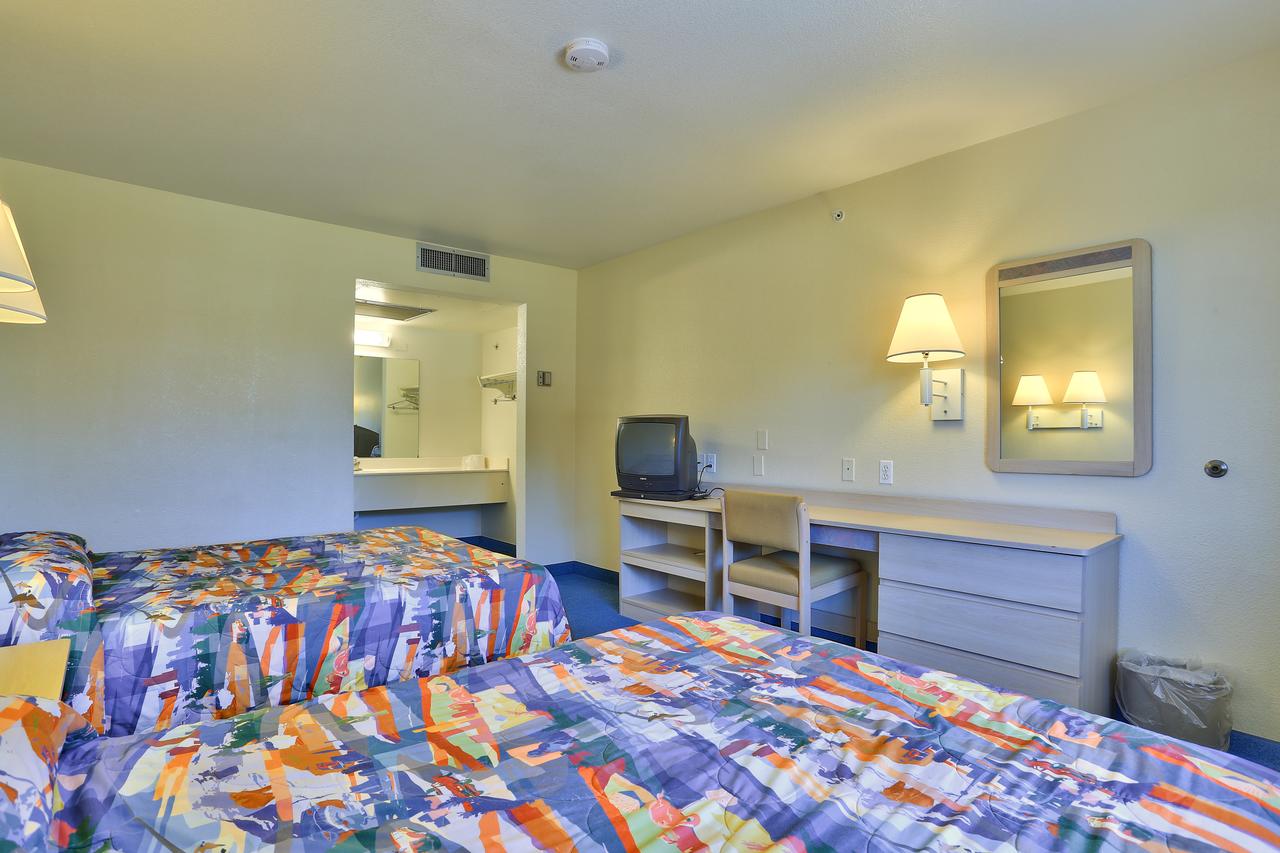 Motel 6 Kingman, AZ - Route 66 East - thumb 21