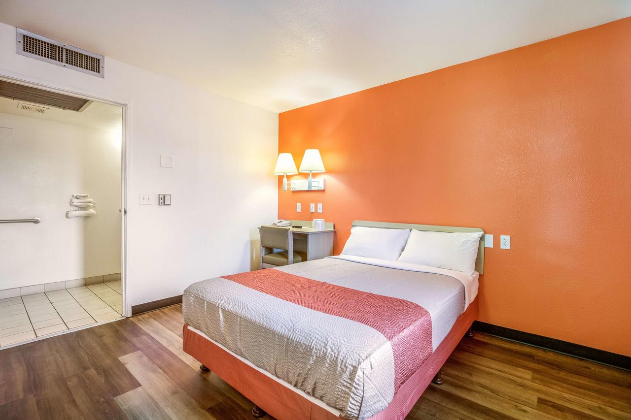 Motel 6 Kingman, AZ - Route 66 East - thumb 41