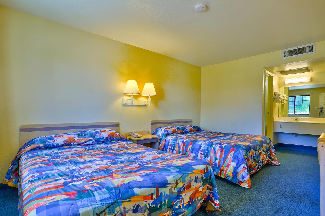 Motel 6 Kingman, AZ - Route 66 East - thumb 2
