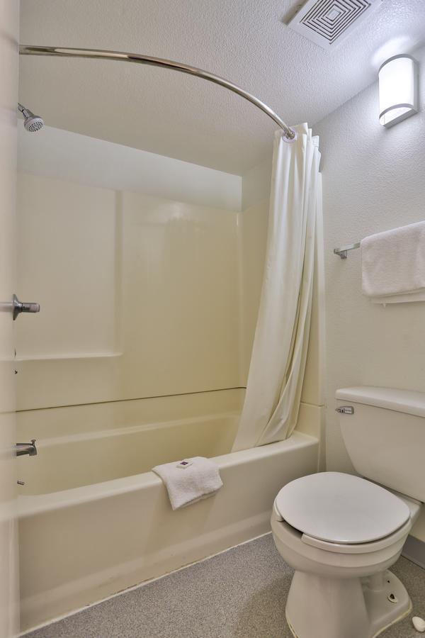 Motel 6 Kingman, AZ - Route 66 East - thumb 6