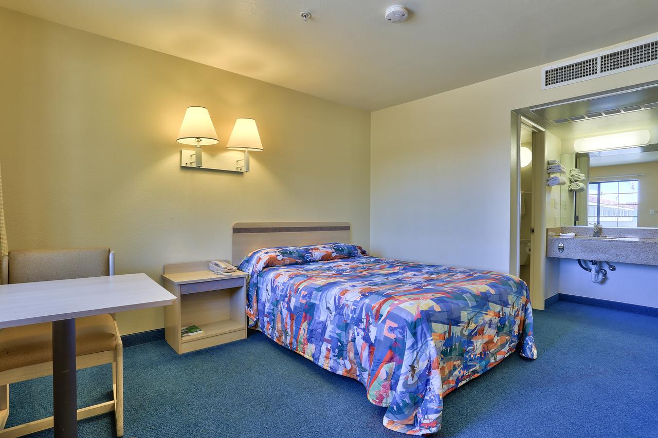 Motel 6 Kingman, AZ - Route 66 East - thumb 17