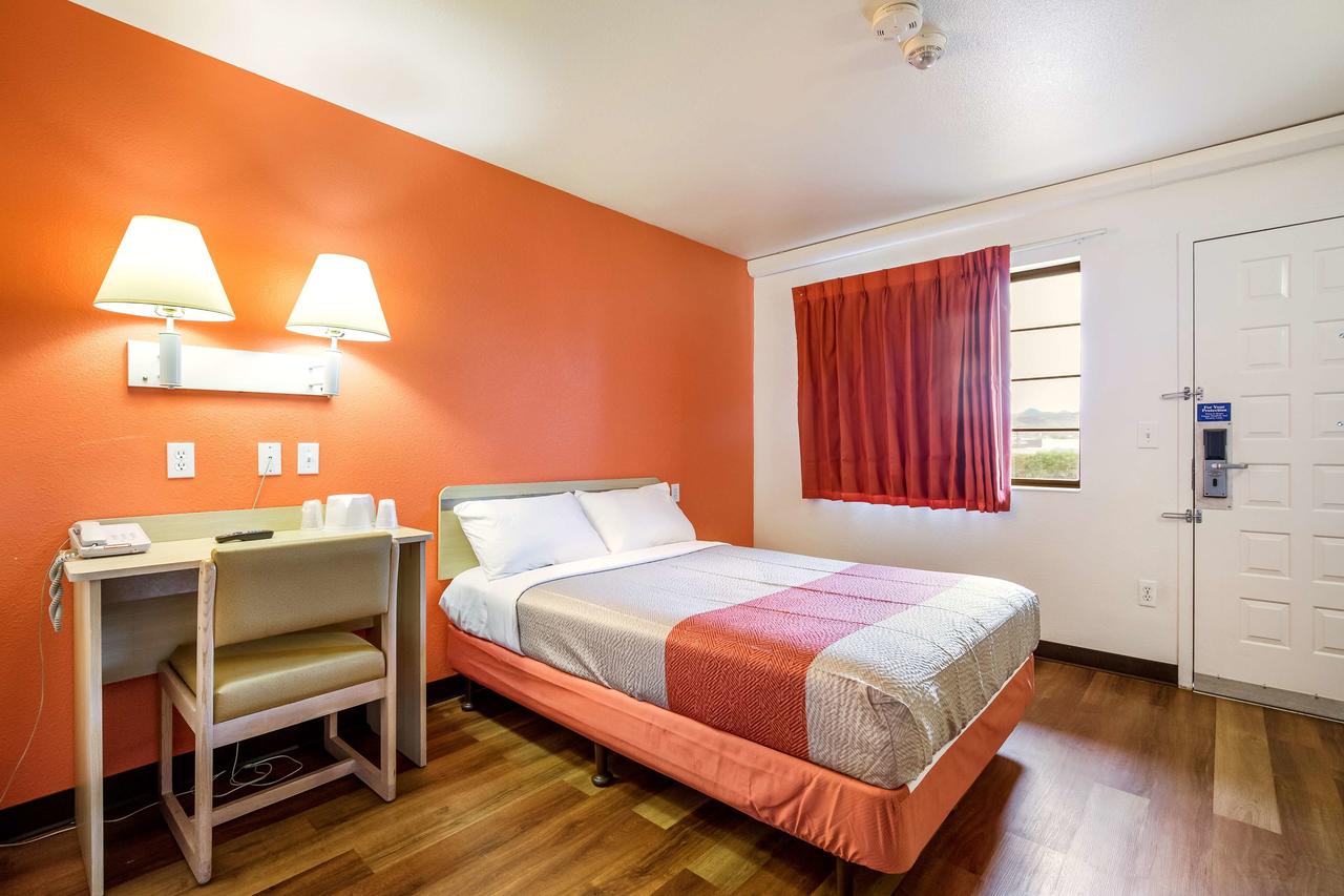 Motel 6 Kingman, AZ - Route 66 East - thumb 36