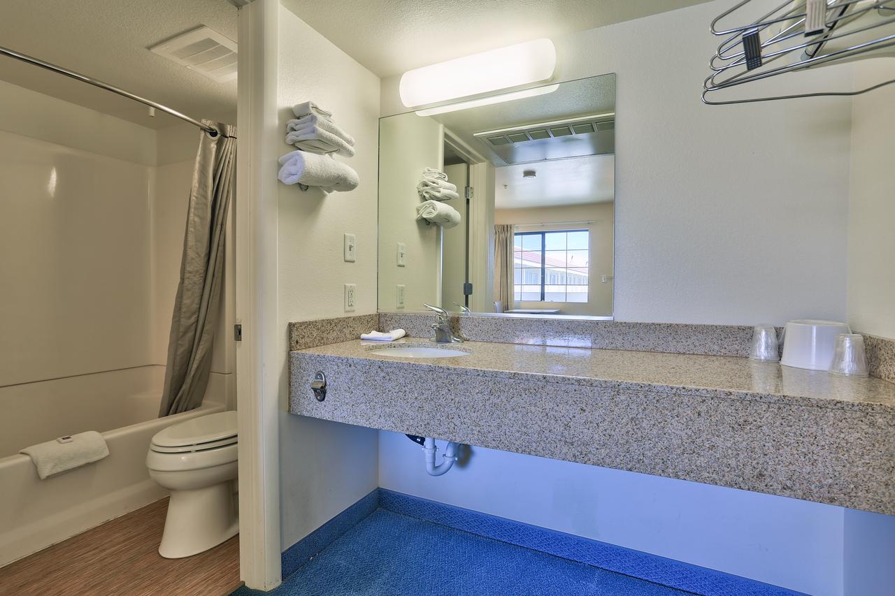 Motel 6 Kingman, AZ - Route 66 East - thumb 8