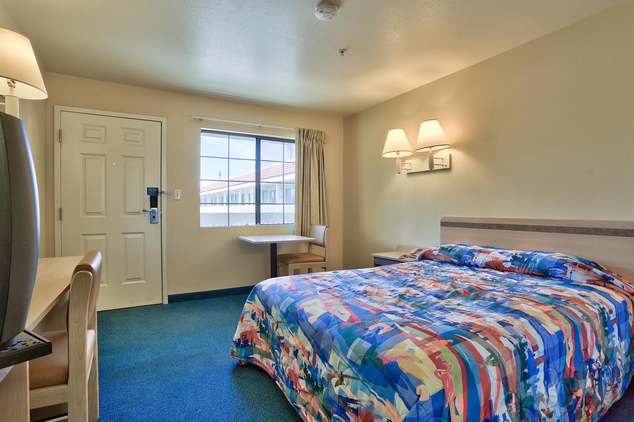 Motel 6 Kingman, AZ - Route 66 East - thumb 3