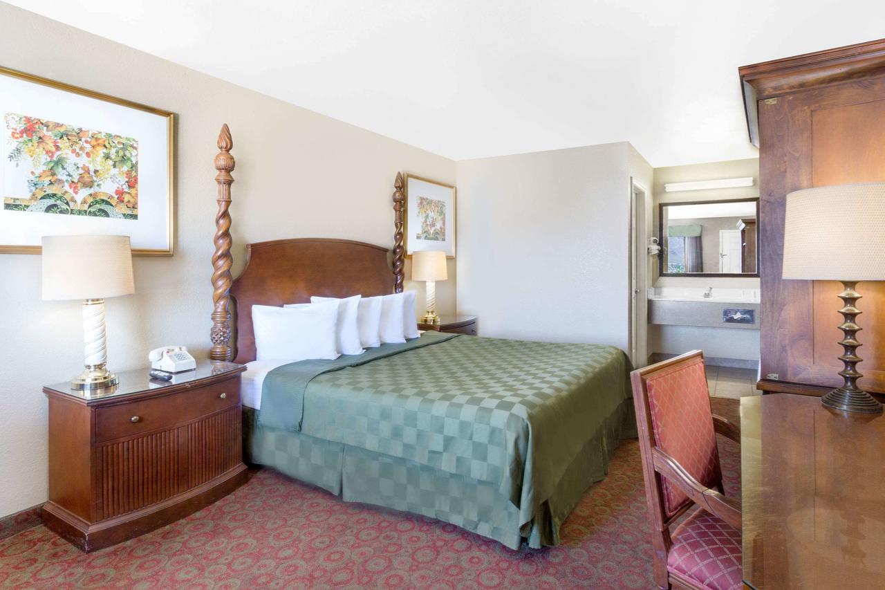 Days Inn By Wyndham Kingman East - thumb 36