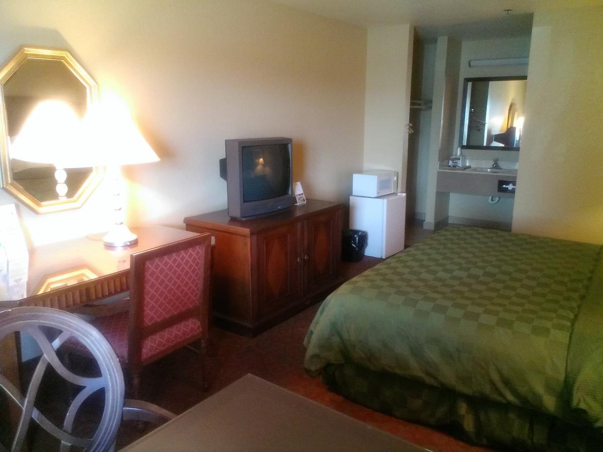 Days Inn By Wyndham Kingman East - thumb 5