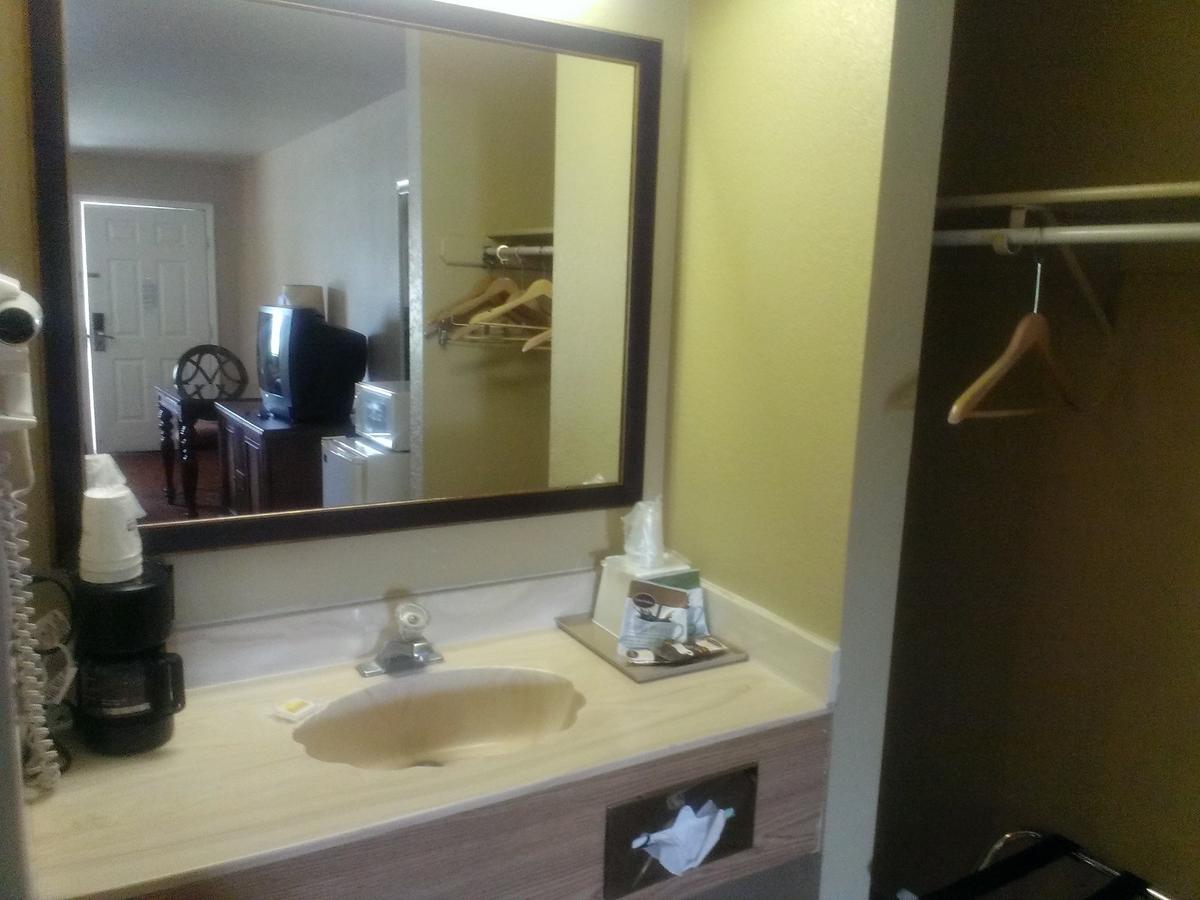 Days Inn By Wyndham Kingman East - thumb 13