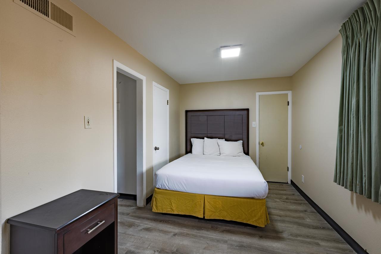 Rodeway Inn - thumb 16
