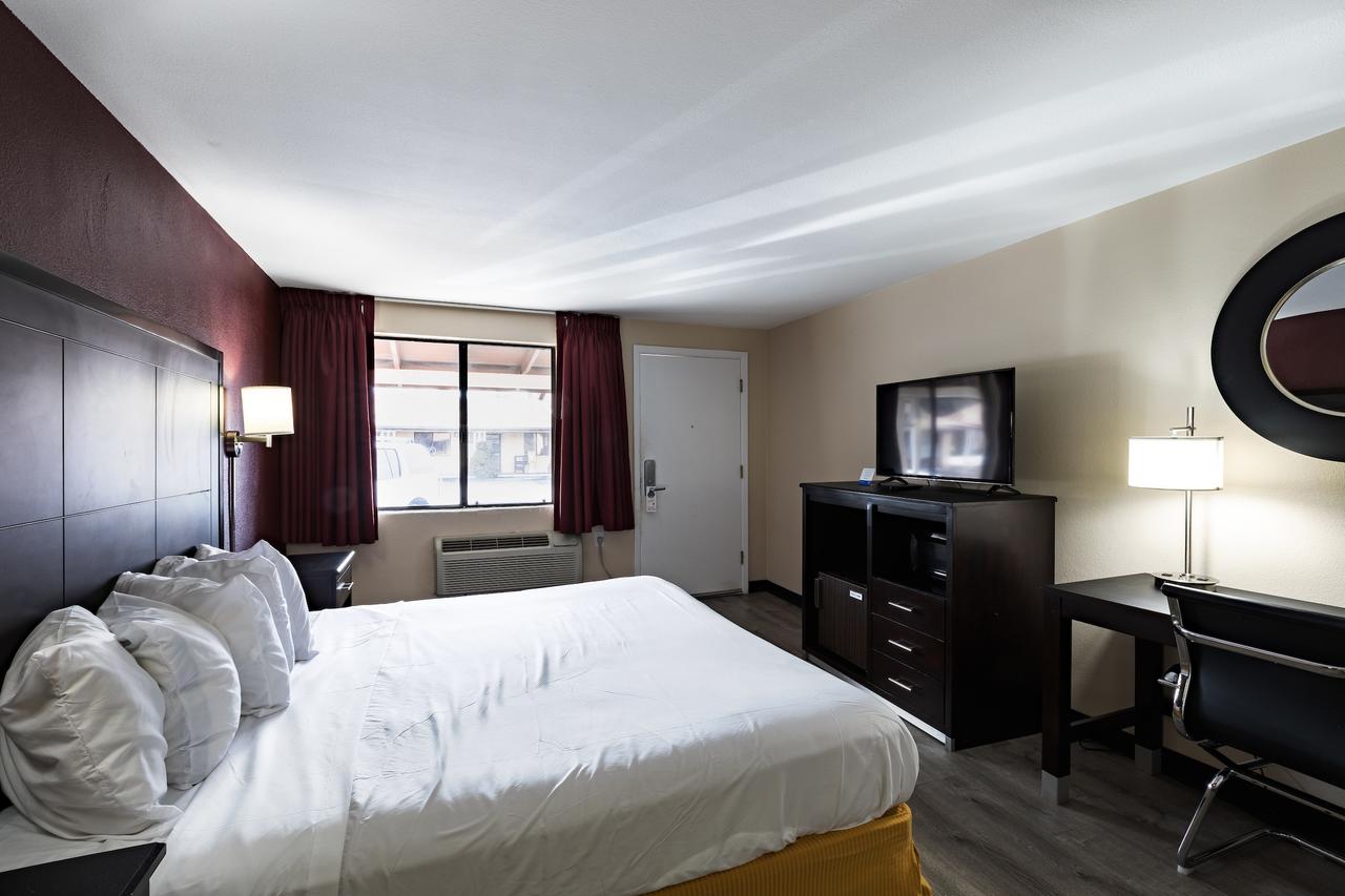Rodeway Inn - thumb 26