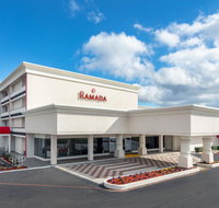 Ramada by Wyndham Texarkana - Accommodation Texas