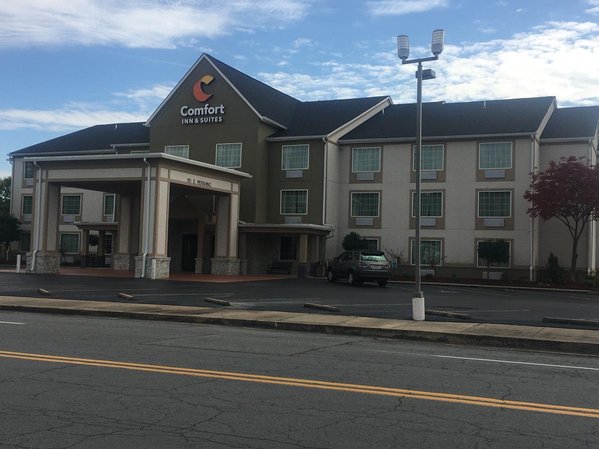 Comfort Inn & Suites - thumb 0