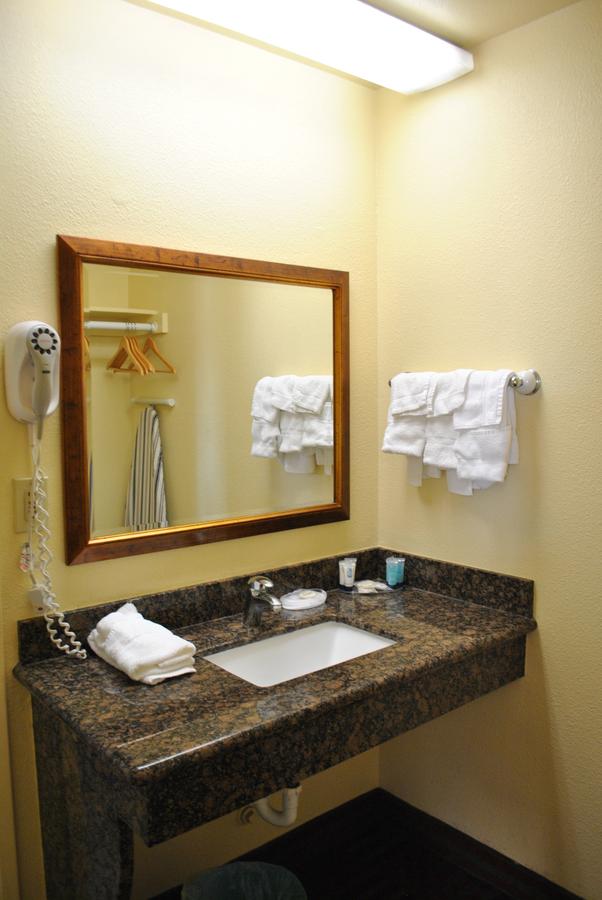 Beachwalker Inn & Suites - thumb 6