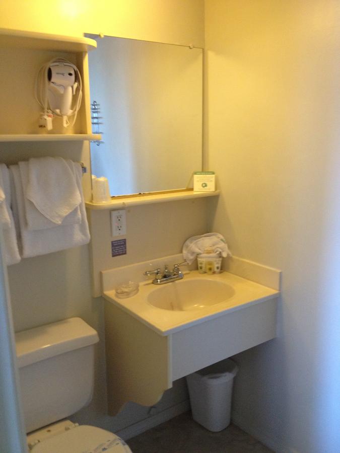 Bayfront Inn - thumb 37