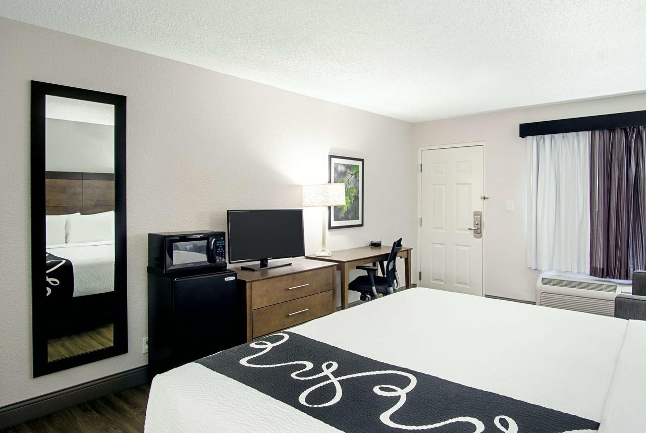 La Quinta Inn By Wyndham West Palm Beach - Florida Turnpike - thumb 23