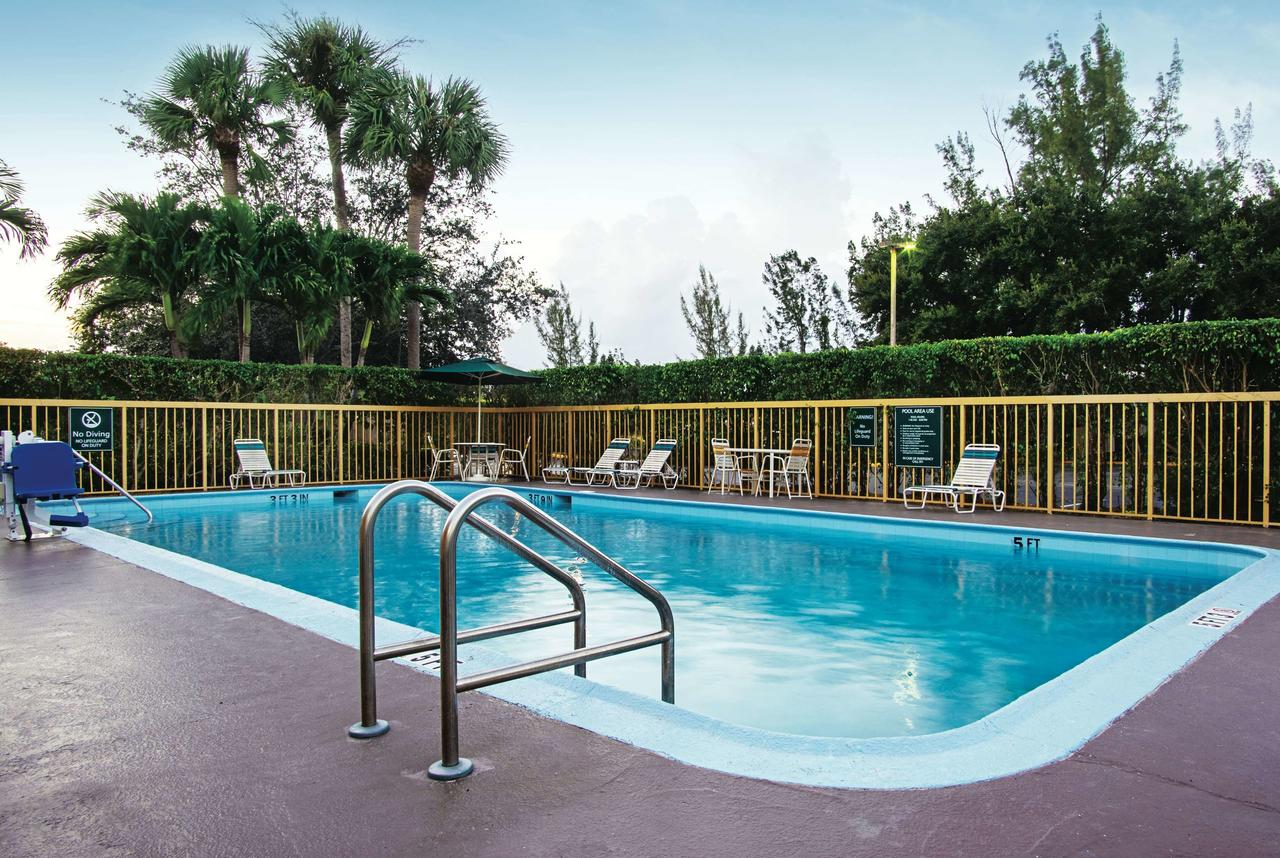 La Quinta Inn By Wyndham West Palm Beach - Florida Turnpike - thumb 4