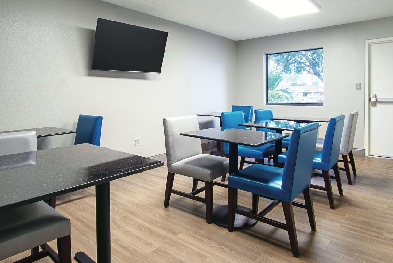 La Quinta Inn By Wyndham West Palm Beach - Florida Turnpike - thumb 19