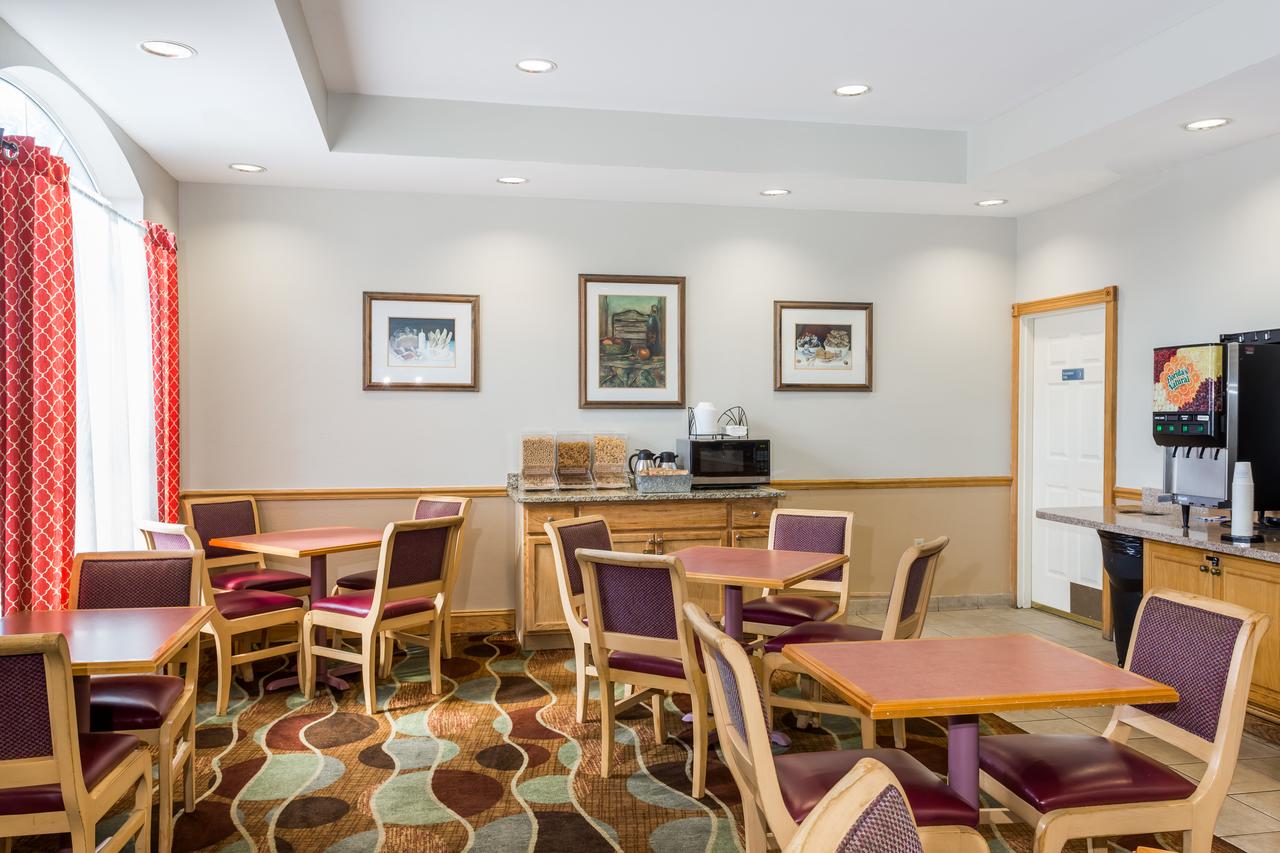 Baymont By Wyndham Fort Myers Airport - thumb 22