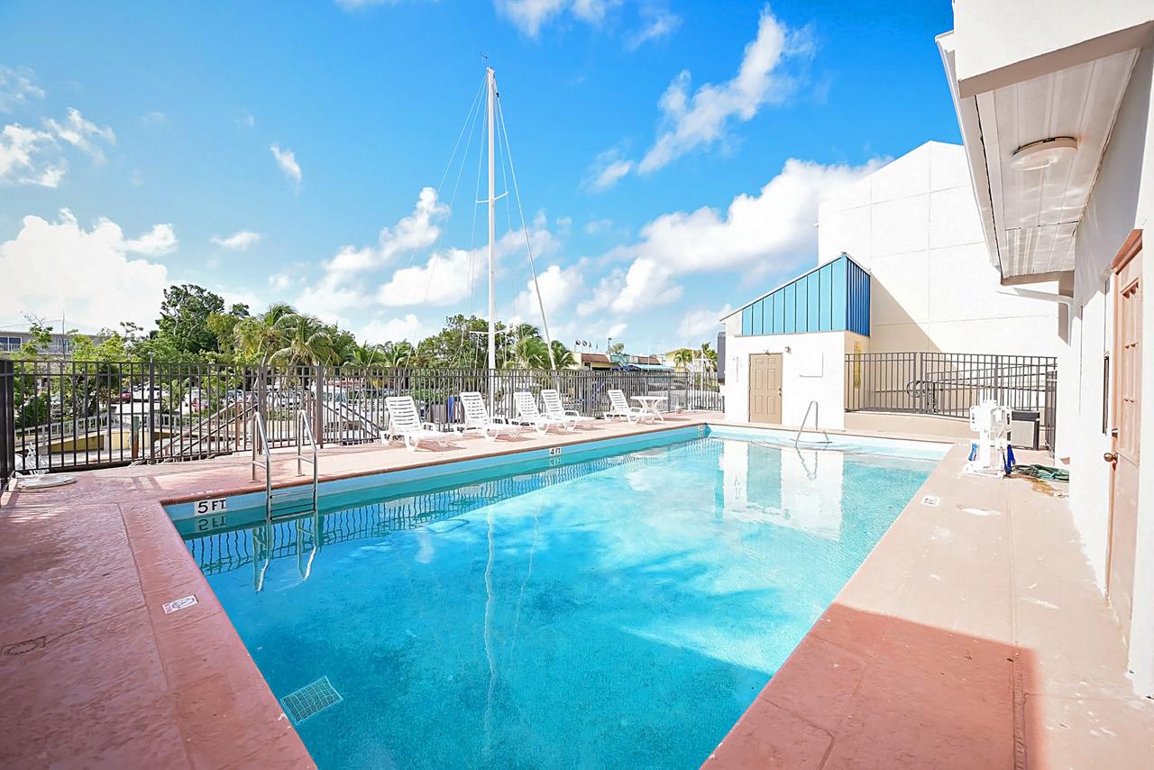 Waterside Suites And Marina - thumb 36
