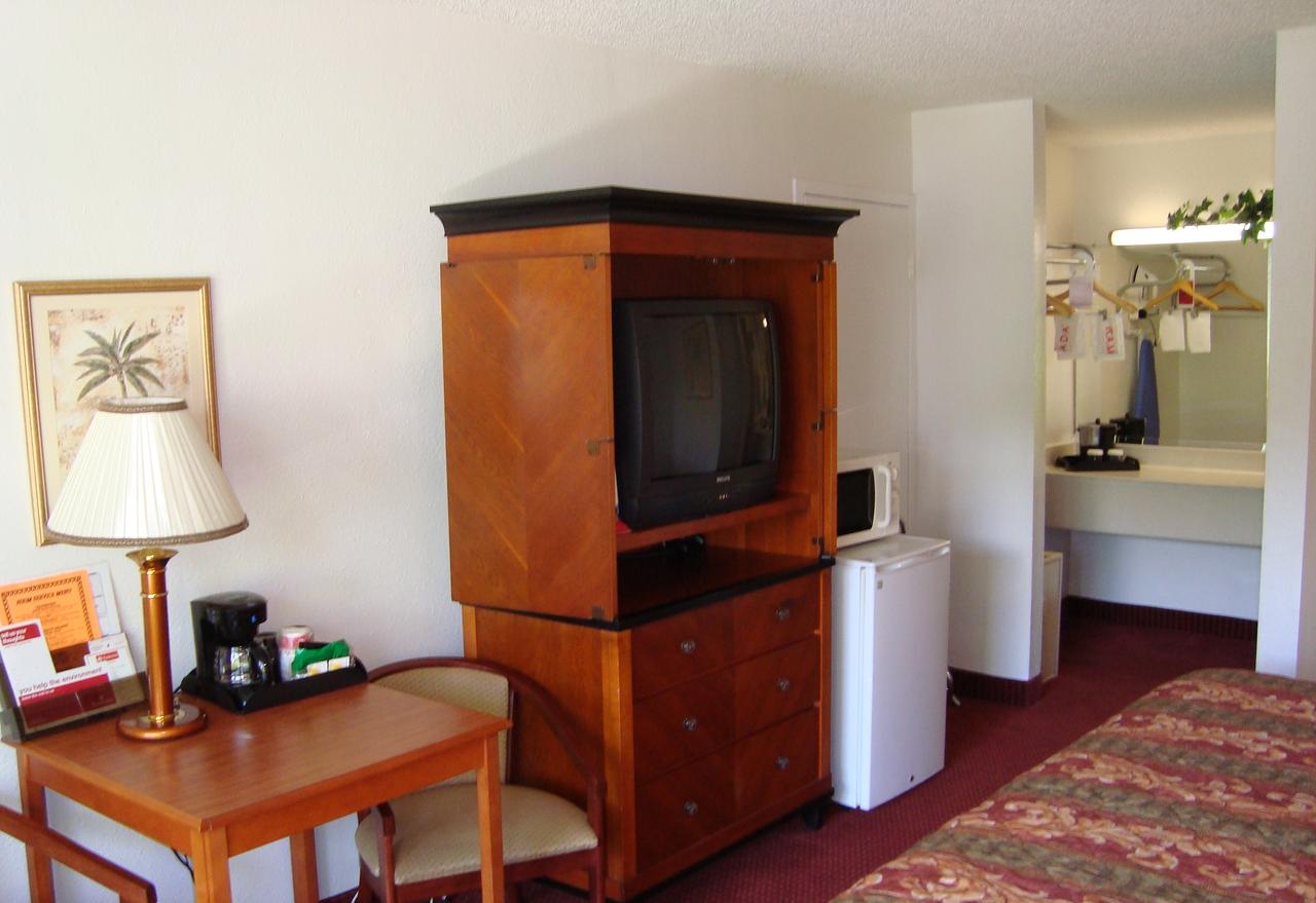 Ramada By Wyndham Fort Lauderdale Airport/Cruise Port - thumb 3