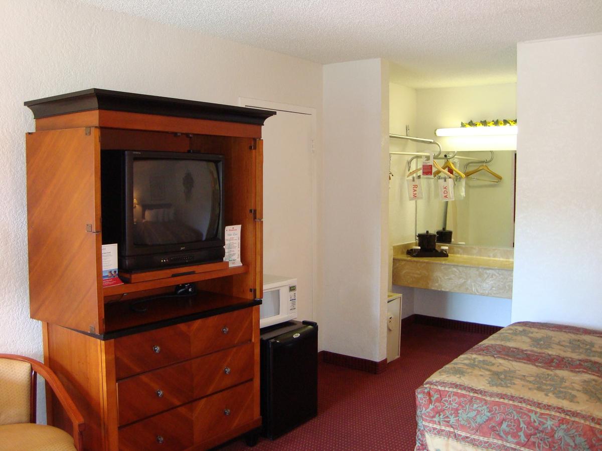 Ramada By Wyndham Fort Lauderdale Airport/Cruise Port - thumb 4