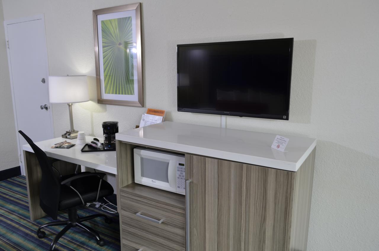 Ramada By Wyndham Fort Lauderdale Airport/Cruise Port - thumb 1